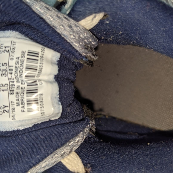 Boys Nike Sneakers - Picture 2 of 2